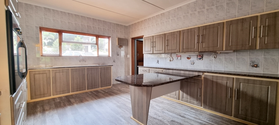 4 Bedroom Property for Sale in Bredasdorp Western Cape